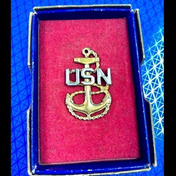 Vintage USN Navy TT Pin/Brooch & Original Box - Picture 1 of 4